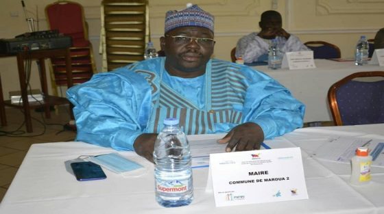 Monsieur le Maire de la commune de Maroua 2ème à l’école de Feicom-Ydé